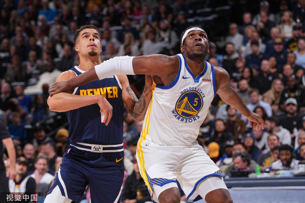 他吸引了尤 他吸引了尤